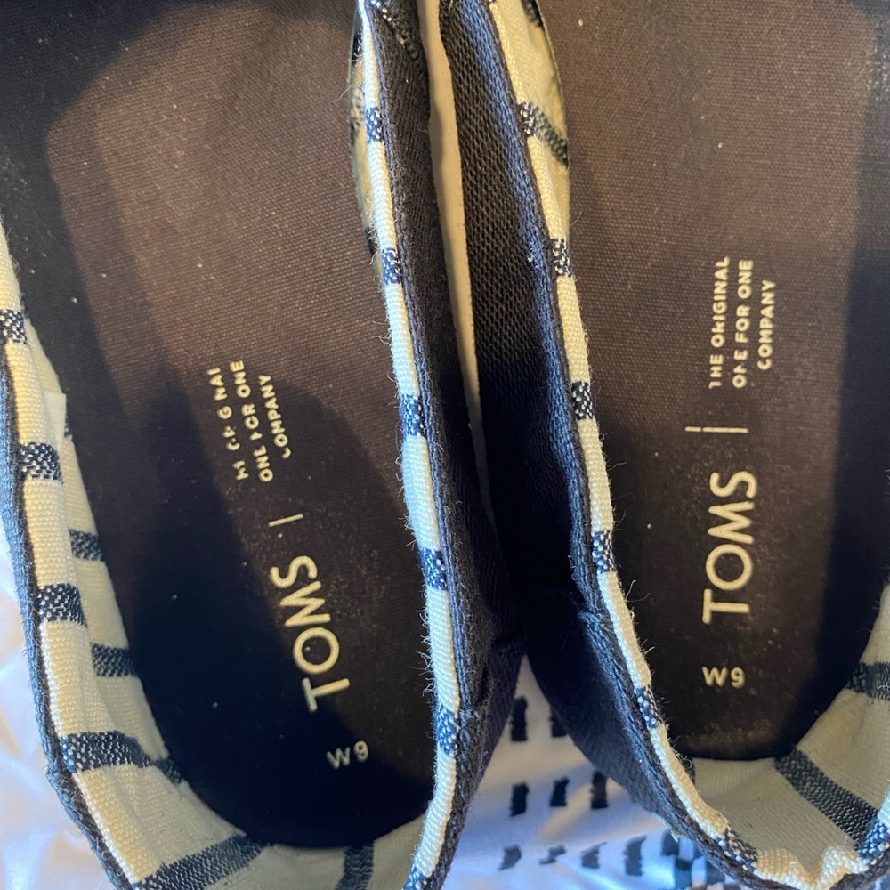 Womens Tom Shoes - Picture 3 of 5